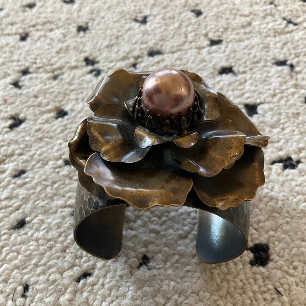 Ollipop bronze flower cuff with blush pearl center - Picture 2 of 7